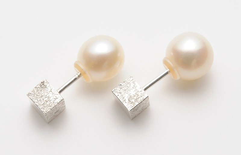 银质方块＋仿珍珠耳环  银饰 - 耳环/耳夹 - 其他金属 灰色