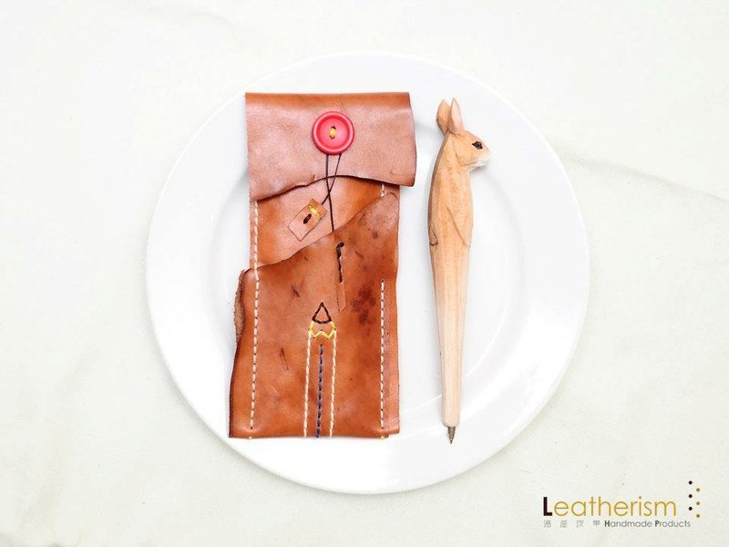 马戏团式的缤纷灿烂 - 铅笔图案皮革笔袋 by Leatherism Handmade Products - 铅笔盒/笔袋 - 真皮 卡其色