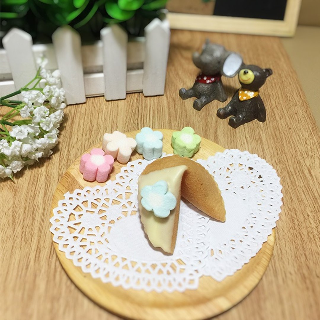 【QUOTES天天幸运饼】 婚礼小物 二次进场 定制化幸运签饼 花朵棉花糖白巧克力风味  FORTUNE COOKIE - 手工饼干 - 新鲜食材 白色