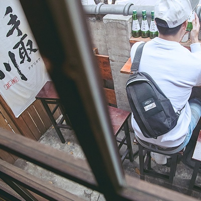 (最后二组)火柴木设计 限量Matchwood X Squad 联名Hunter单肩后背包 全黑款 随身包 3M反光限量款式(即将完售) - 侧背包/斜挎包 - 防水材质 黑色