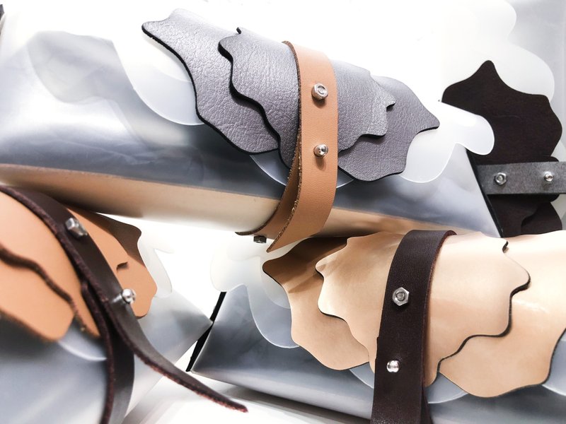 型格实用 得奖糸列 小兰花镙丝组装 半透明笔袋小包 - 化妆包/杂物包 - 其他材质 多色