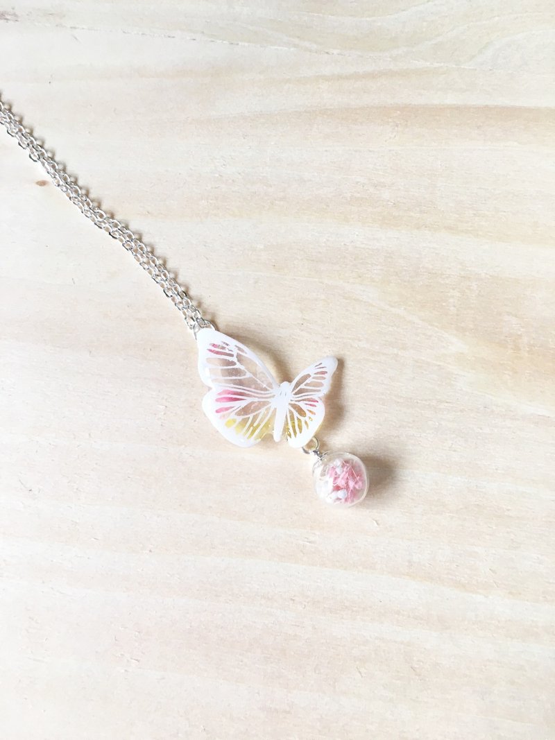 *Haku·Neko* 白纹理粉红x黄手绘蝴蝶干花玻璃球颈链 - 颈链 - 硅胶 粉红色