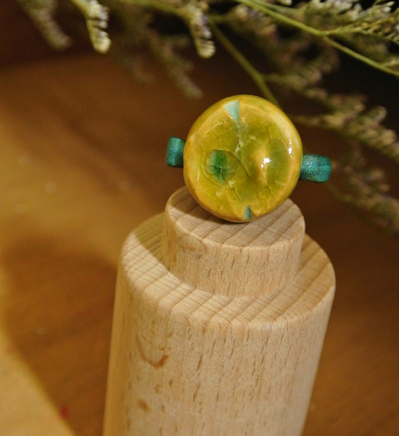 【 T - C 】戒指 皮革 牛皮 日本白瓷 瓷器  限量 自然釉色 无限看不腻色调 摄氏1350高温烧制 - 戒指 - 瓷 