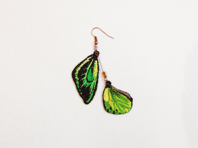 ［织林］刺绣。蝶羽耳环（双翅） / 绿鸟翼凤蝶 Ornithoptera Priamus - 耳环/耳夹 - 绣线 绿色