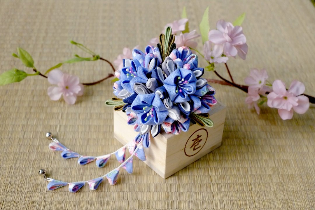 【洋粋スタイル】つまみ细工手作花簪－舞灿花嫁。蓝系 - 发饰 - 棉 蓝色
