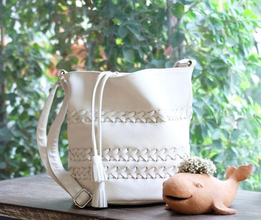 THE BOWLLY BAG / VANILLA CREAMY (DRAWSTRING BUCKET BAG ) - 侧背包/斜挎包 - 压克力 
