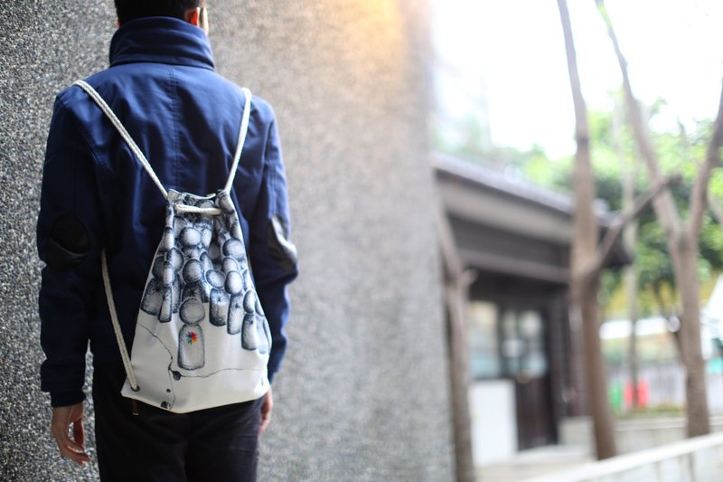 我的彩虹人生 后背束口包/厚磅数帆布制/插画设计刺绣包 illustrator:Pz - 束口袋双肩包 - 其他材质 多色