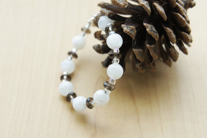 秘月：8mm天然月光石茶晶纯银配饰定制化手环 - 手链/手环 - 宝石 白色