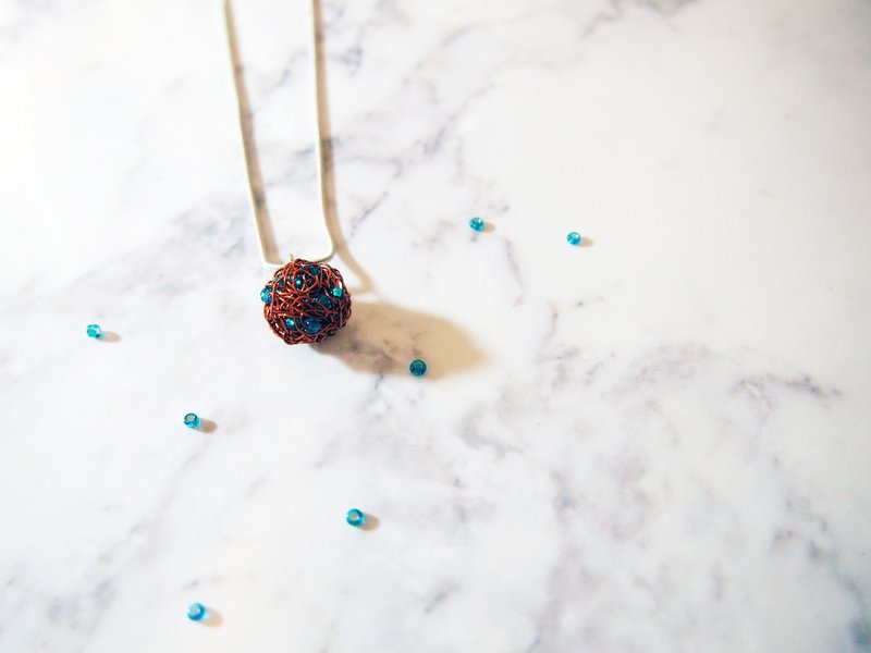 订做法式手作编织狮子座橙色铜线球幸运生日吊咀连金属项链 (圆妙系列) - 项链 - 纸 橘色