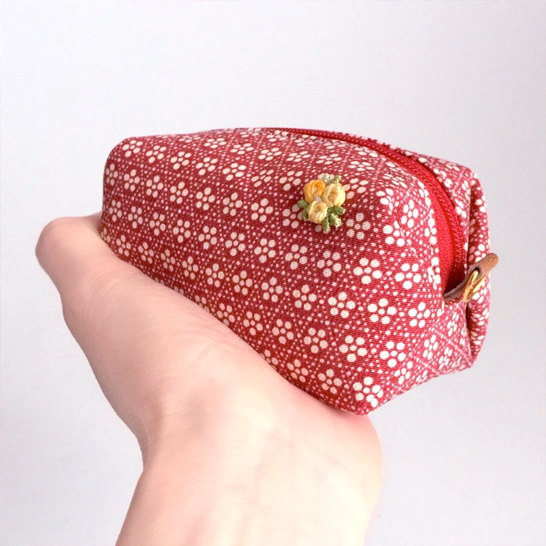 Pouch with Japanese traditional pattern, Kimono "Small" - 化妆包/杂物包 - 其他材质 红色