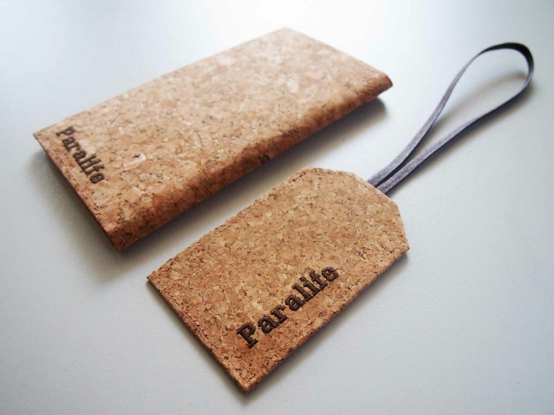 Paralife 客製自己名字的軟木 護照夾+行李吊牌 護照套/護照本 + 行李牌 量身訂造 美好旅行 Passport Cover Luggage Tag - 护照夹/护照套 - 木头 咖啡色