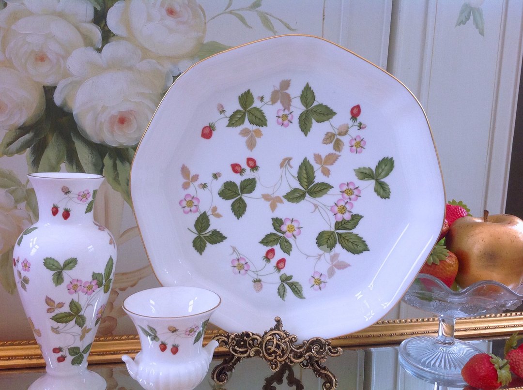 英国骨瓷皇家御用wedgwood 野草莓八角蛋糕盘 托盘库存品 - 盘子/餐盘/盘架 - 瓷 多色