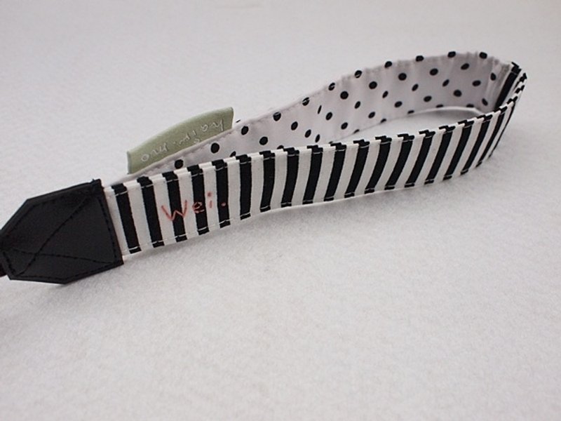 hairmo。黑白条纹点点拼接单挂手腕相机/拍立得/手机带(小孔) - 相机 - 其他材质 白色