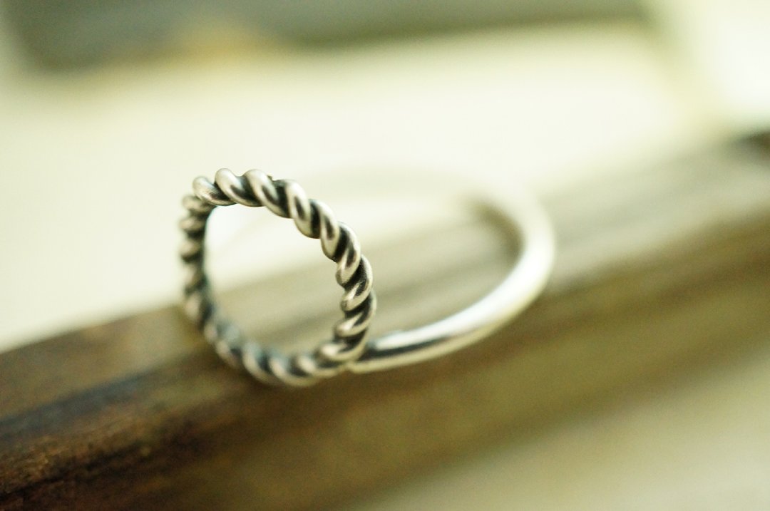 【janvierMade】❤ 旭日初升 纯银戒指 l 简约纯银戒指 l 匠心设计手作 - 戒指 - 其他金属 白色