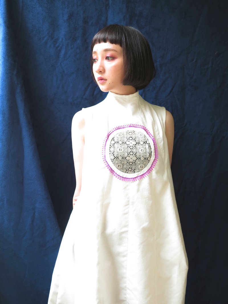 白山形立领无袖打褶洋装 - 洋装/连衣裙 - 其他材质 白色