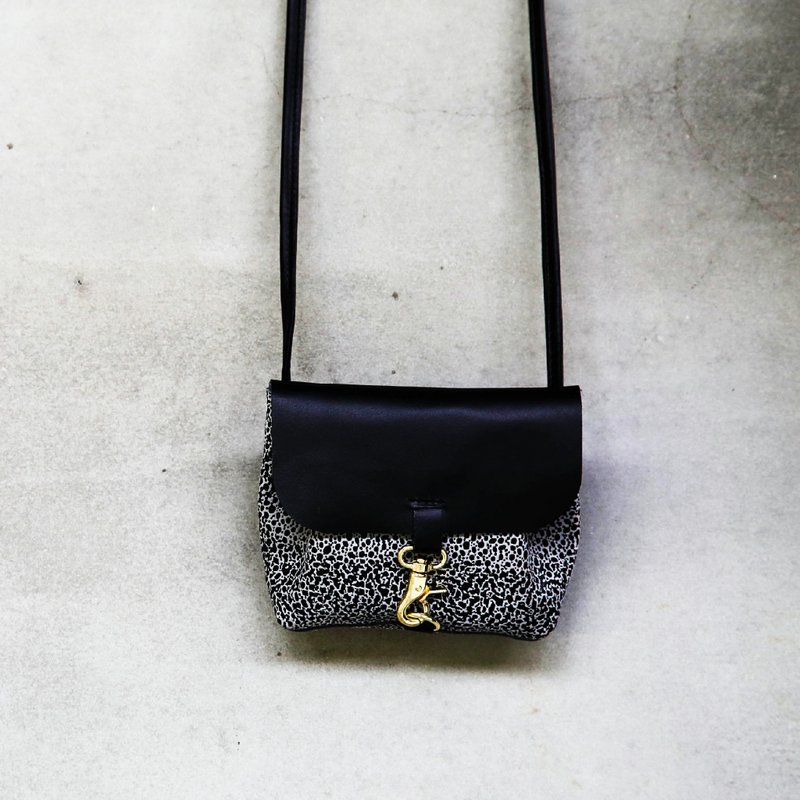 【Peek-A-Boo ! I see you !】ZiBAG-017 * 黑白斑点 * - 侧背包/斜挎包 - 真皮 