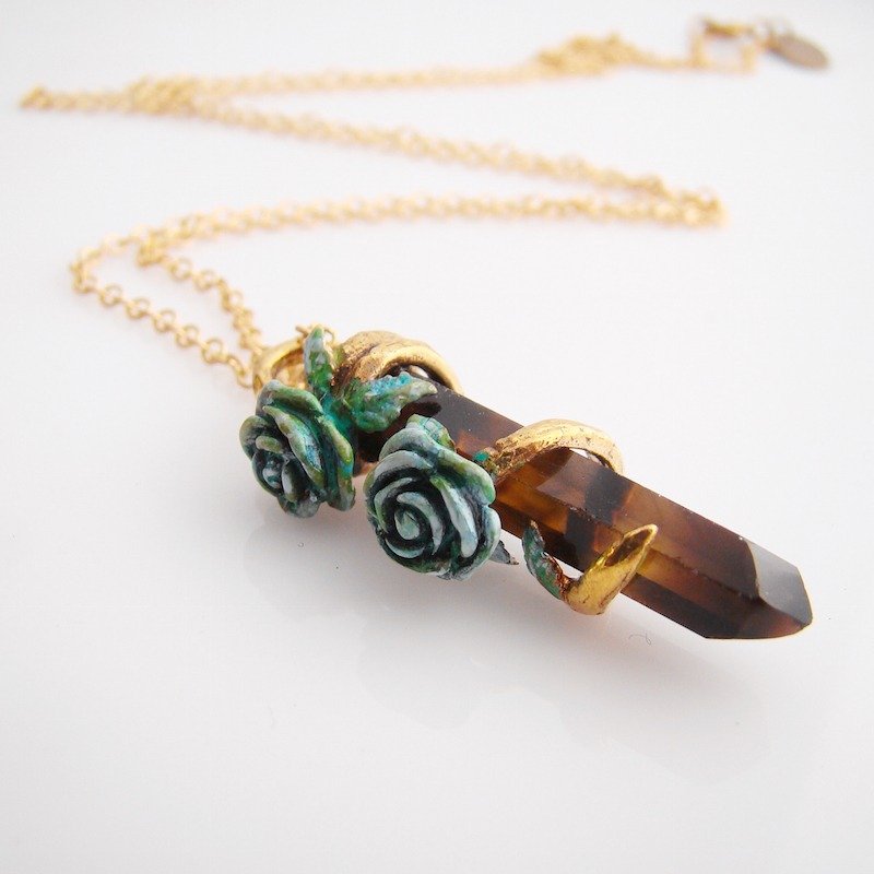 Patina roses pendant with smoky quartz stone and oxidized antique color - 项链 - 其他金属 