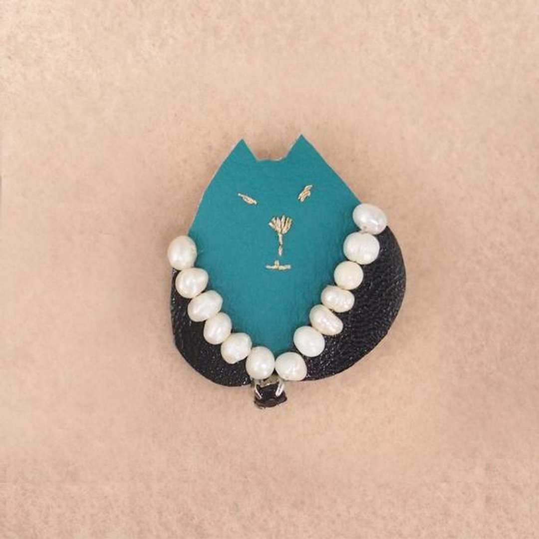Small brooch cat lady 002 [Made to order] - 胸针 - 其他材质 绿色