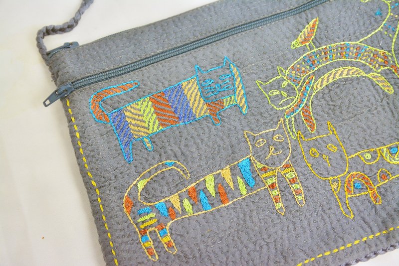 刺绣小背包＿猫＿公平贸易 - 侧背包/斜挎包 - 棉．麻 蓝色