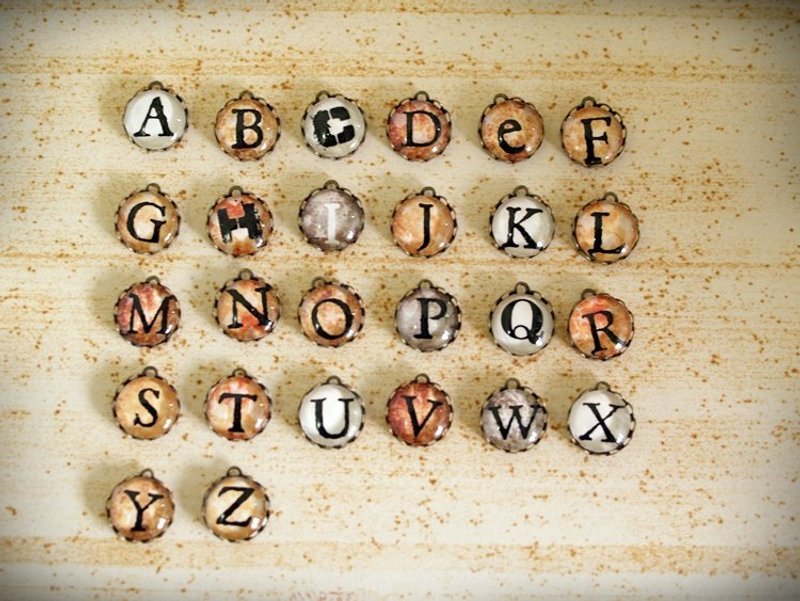 ♥小礼物♥ 【客制款】OldNew Lady-字母项炼-圣诞节交换礼物 - 项链 - 其他金属 卡其色