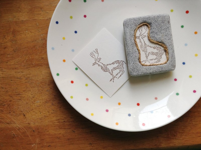 被石化的手作印章。等待梦想实现的鹿。手感雕刻橡皮章 - 其他 - 其他材质 灰色