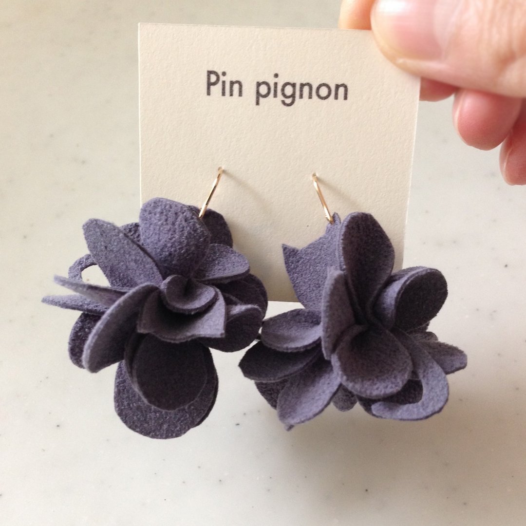 Hidden cat flower earrings light gray [made to order] - 耳环/耳夹 - 其他材质 灰色