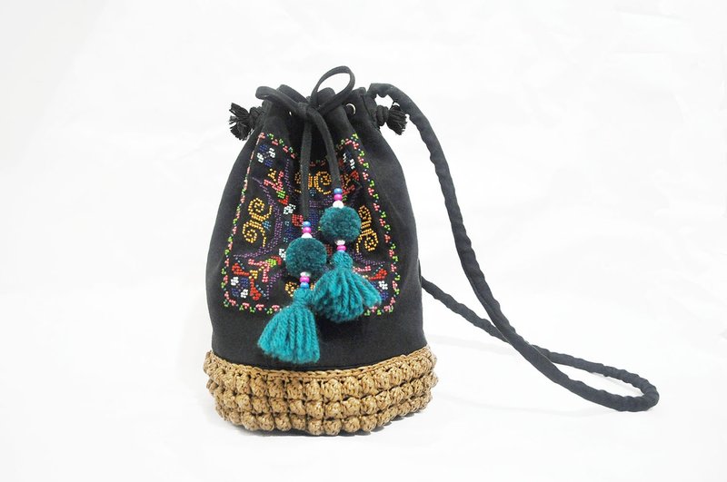 ●Neat-O●HippyHippyShake微嬉皮手工刺绣麂皮编织水桶包 - 侧背包/斜挎包 - 其他材质 黑色