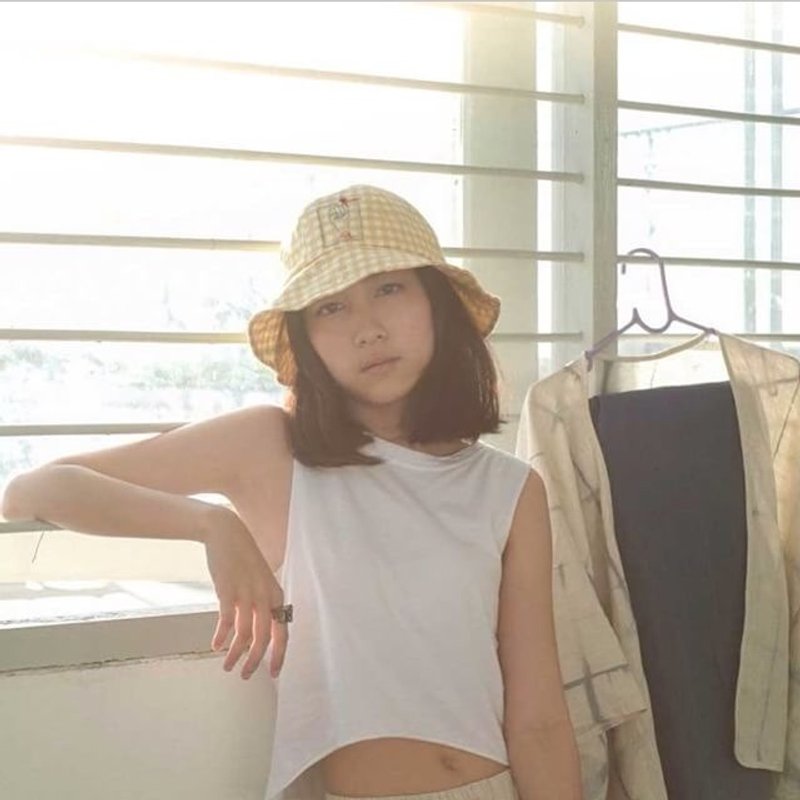 Sleeveless Crop Top - 女装背心 - 其他材质 