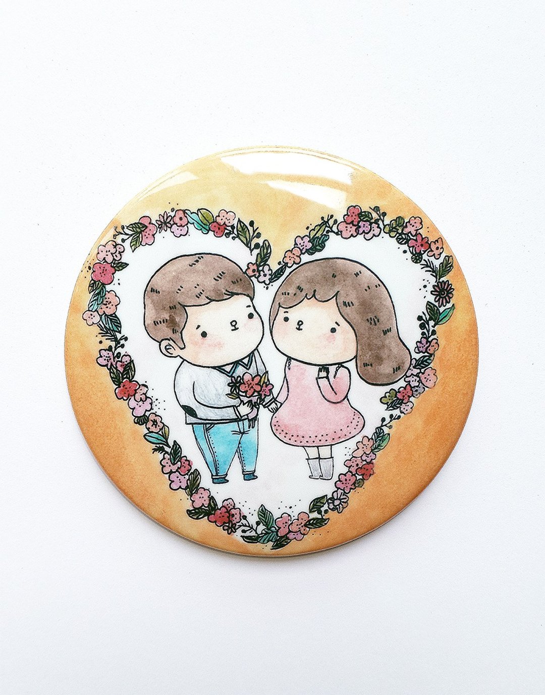 猫王不讨喜 彩色插画大徽章／情歌主题之YOU AND ME／58mm／情人节 婚礼小物／黄 - 徽章/别针 - 塑料 黄色