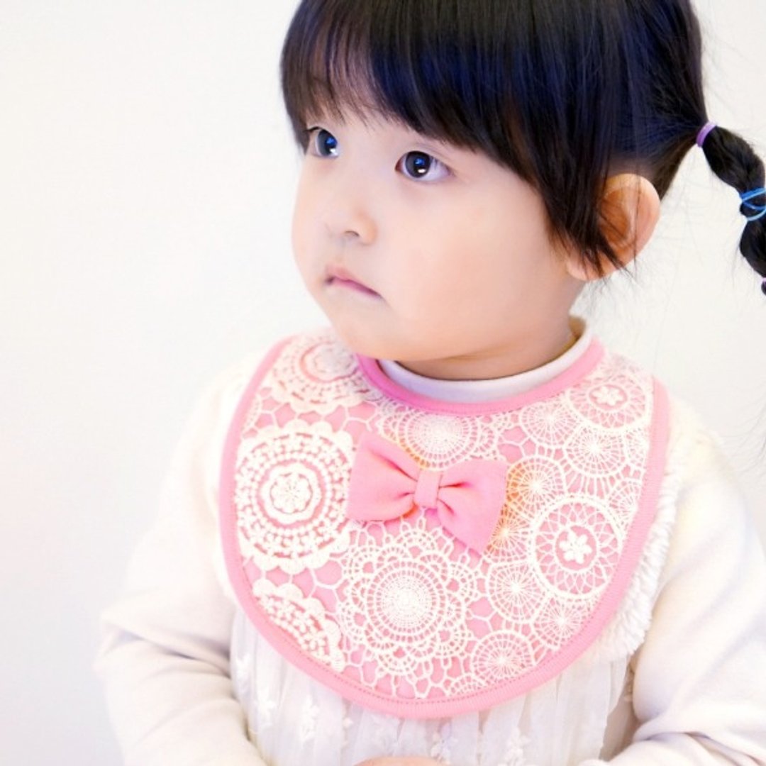PUREST baby collection 【怎样兜粉美】蝴蝶结蕾丝装饰围兜【粉色款】 - 围嘴/口水巾 - 棉 粉红色