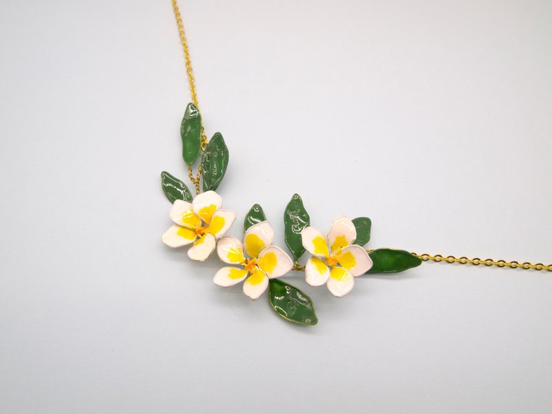 Aramore 铜线鸡蛋花颈链［接单制作］ - 颈链 - 其他金属 白色