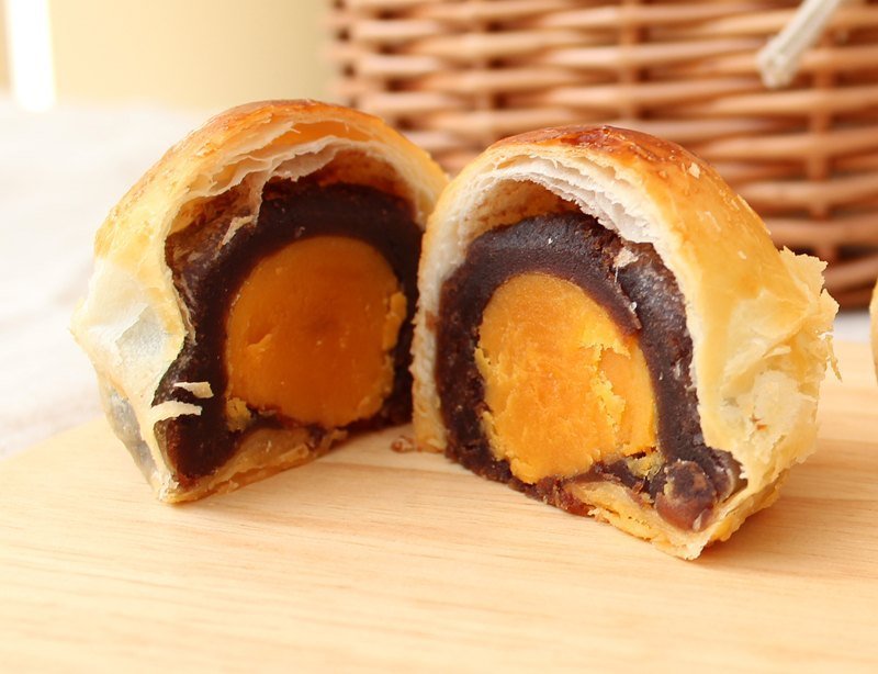 面粉制蛋黄酥礼盒预购(有两种盒子款式可供挑选) - 蛋糕/甜点 - 新鲜食材 白色