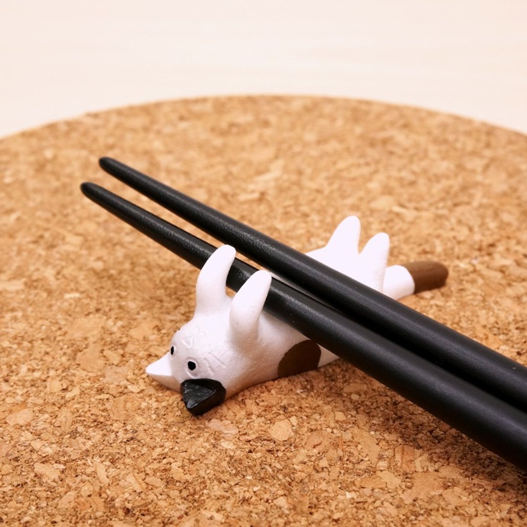 杯缘猫筷架-三花 杯缘子 疗愈感满满 治愈小物 日本设计制作 家饰 摆饰 礼物好选择 - 咖啡杯/马克杯 - 塑料 白色