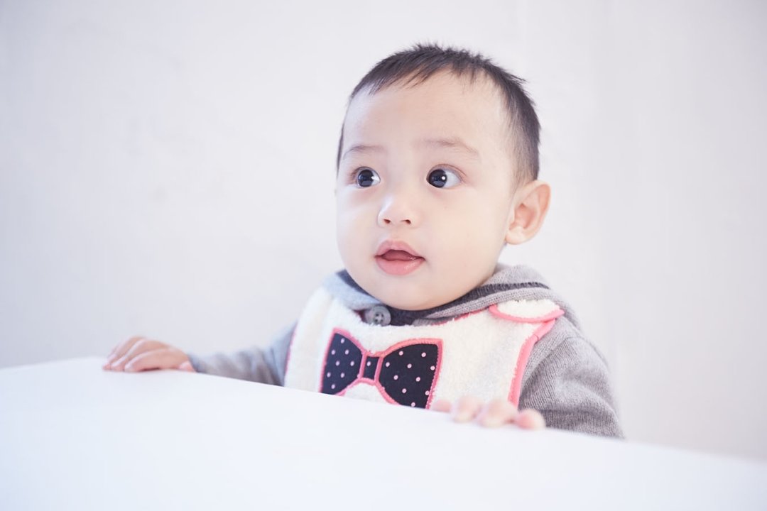 = 小大人 系列 = 围兜兜 男孩组4件乙组 - 围嘴/口水巾 - 棉．麻 白色