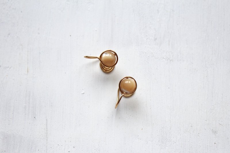 祖母绿.了 | 天然石黄母贝金边耳夹（招财石） - 耳环/耳夹 - 宝石 黄色