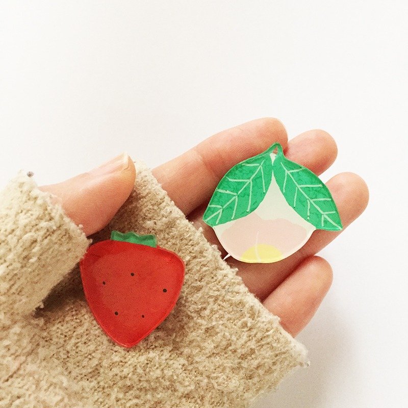 胸针 别针 / 草莓和水蜜桃 2 入组 - 胸针 - 塑料 红色