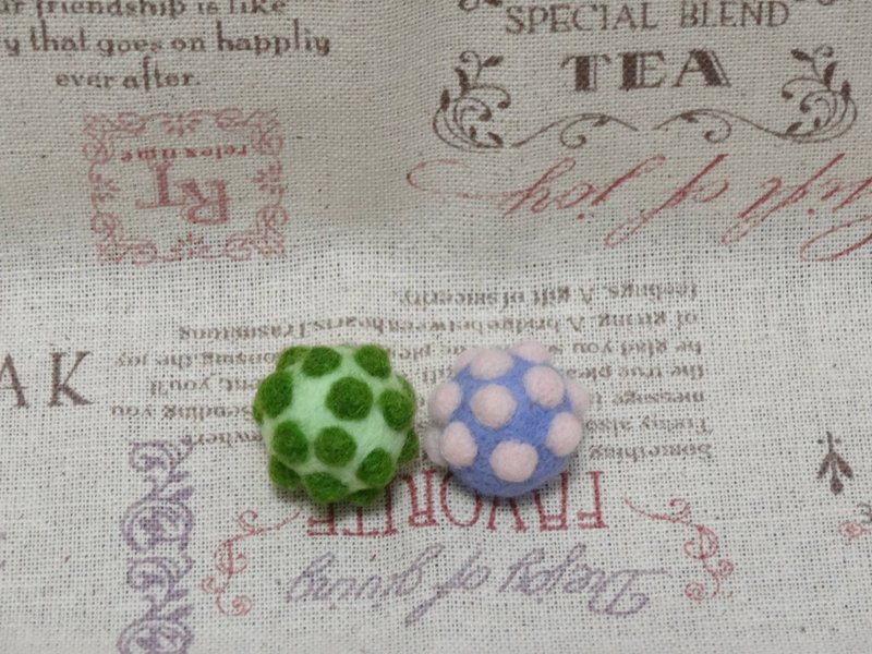 点点奇幻星球-羊毛毡  "钥匙圈、吊饰、摆饰" (可定制化更改颜色) - 钥匙链/钥匙包 - 羊毛 多色