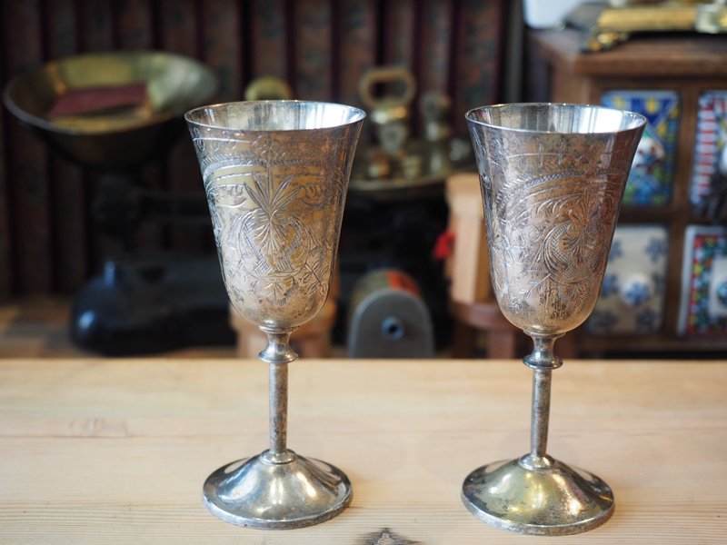 英国早期镀银雕花高脚杯（一对）/大 - 餐垫/桌巾 - 其他金属 