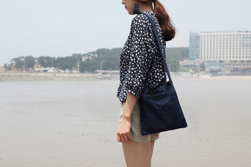 【牛一水佘】韩国 ithinkso NET POCKET CROSS 素色轻巧防水侧背包 - 侧背包/斜挎包 - 其他材质 