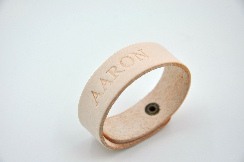 私人订制 头层牛皮手镯 情侣手镯 礼物 三色选择 免费提供7字以内的客制 - 手链/手环 - 真皮 多色