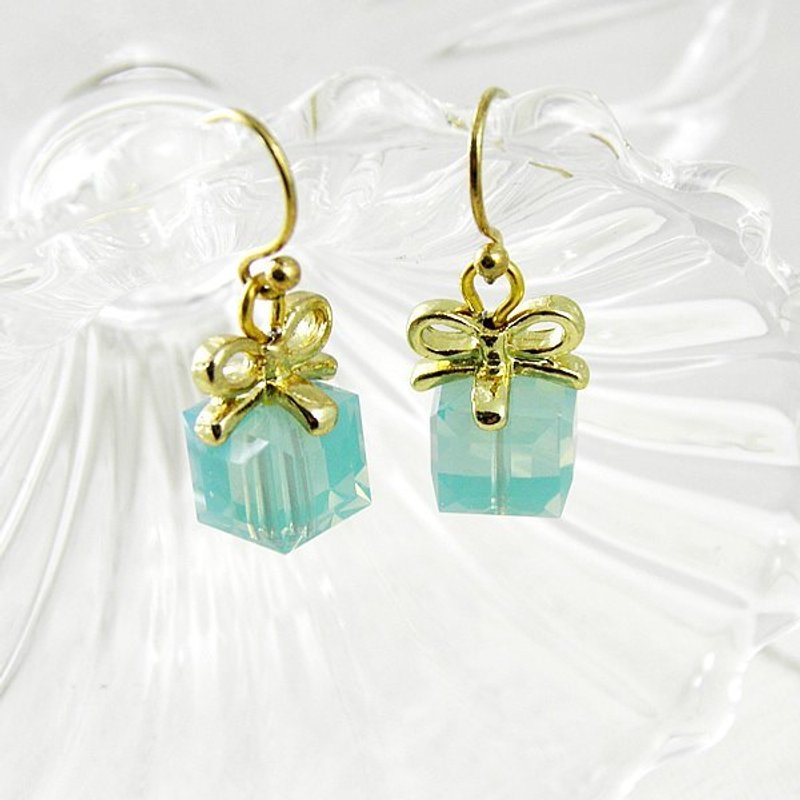 momolico桃子莉可－SWAROVSKI水晶耳勾－sweet gift 幸福礼盒（U－5601－390） - 耳环/耳夹 - 玻璃 