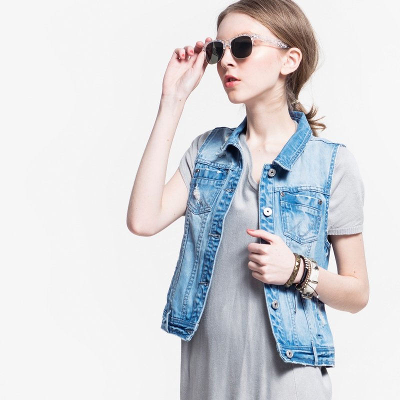 短版丹宁背心-浅蓝 NOVI - 女装背心 - 其他材质 蓝色