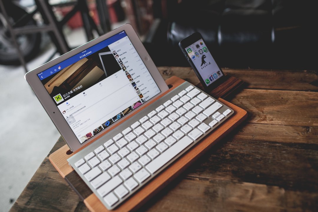 木制多功能iPad iPhone macbook电脑架 - 手机壳/手机套 - 木头 咖啡色