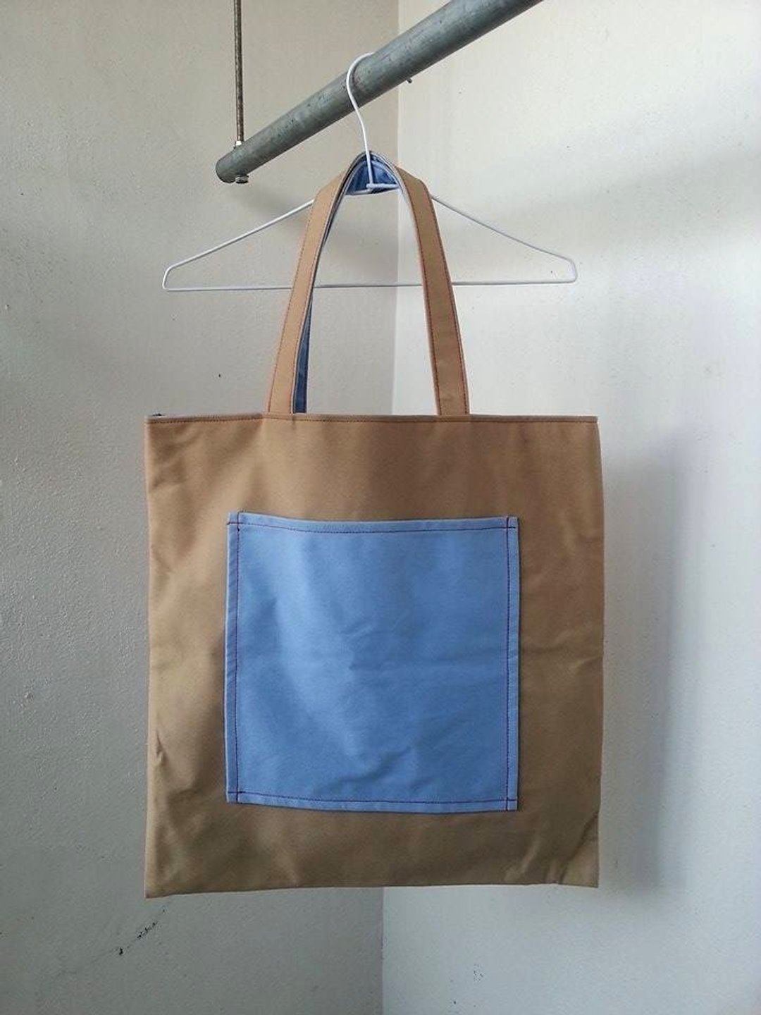 【No Ink】Reversible Carrier Bag-山坡旁的溪流(男包) - 手提包/手提袋 - 其他材质 卡其色