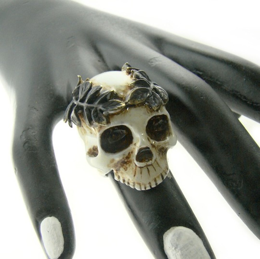 Realistic Skull leaf crown ring in brass with painting enamel ,Rocker jewelry ,Skull jewelry,Biker jewelry - 戒指 - 其他金属 