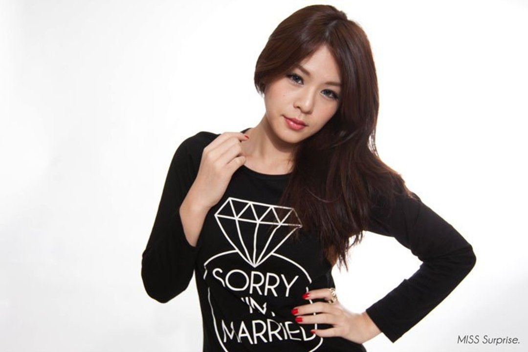 Miss Surprise / Sorry I'm Married Tee 钻石 结婚 黑色 T恤 - 女装 T 恤 - 其他材质 黑色