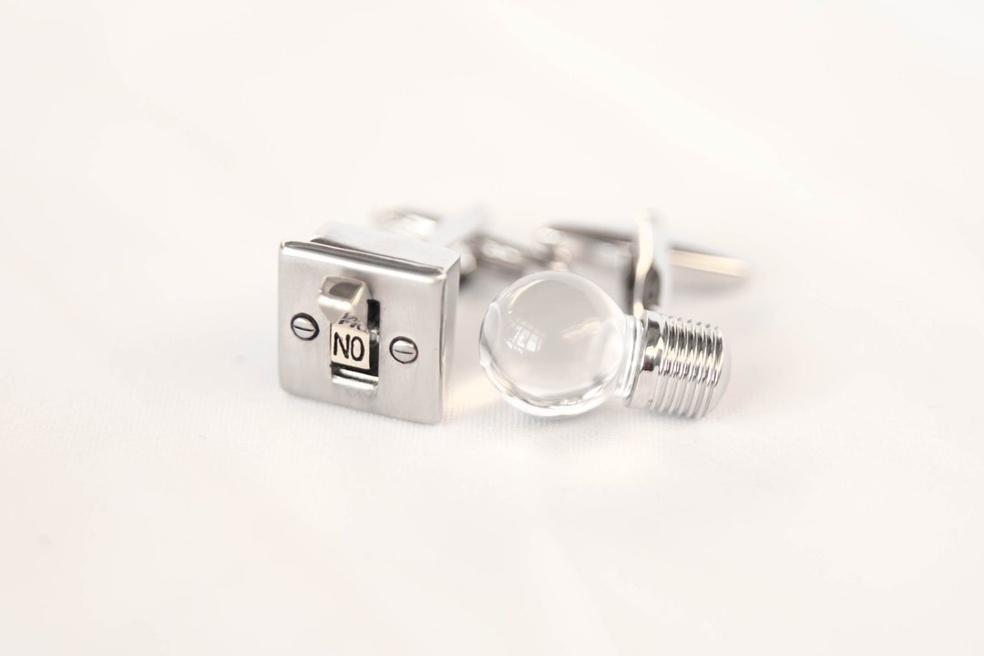灯泡 开关 (可动) 袖扣 Bulb and Switch Cufflink (Switch Movable) - 袖扣 - 其他金属 