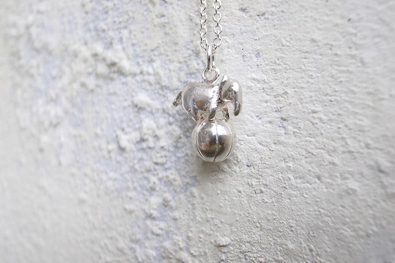 Human Free Nano系列~纯银超迷你大象玩球项链 - 项链 - 其他金属 灰色