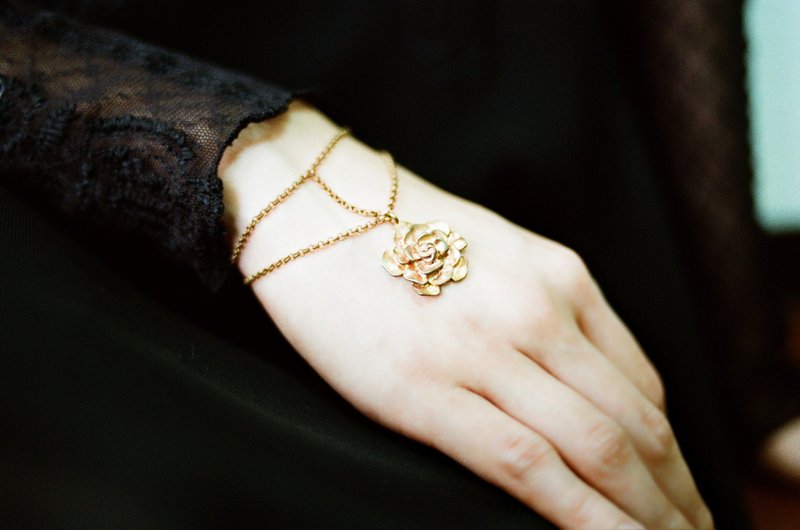 (即将绝版)◆hippie◆ Gothic哥德系列✞Betty Blue│野蔷薇 古典华丽粉金色盛放花朵双圈黄铜手链 - 手链/手环 - 其他金属 金色