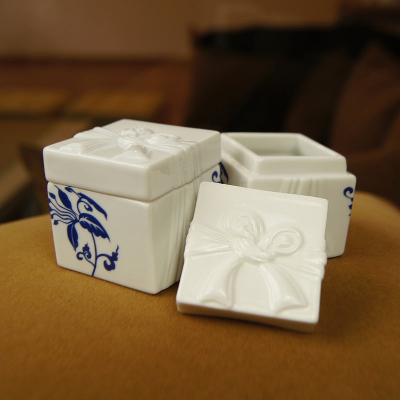 好合苑 幸福包福瓷盒 白底蓝花 - 收纳用品 - 其他材质 白色